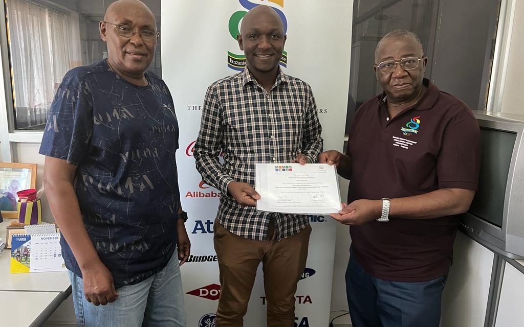 Jonathan Mushumbushi Kassano receiving his MEMOS Certificate